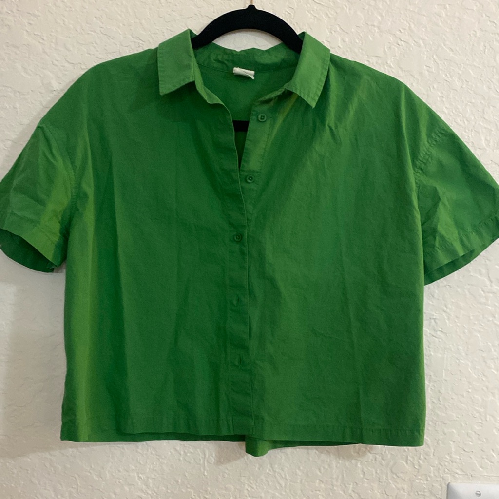 Cropped Collared Green Small Button Down